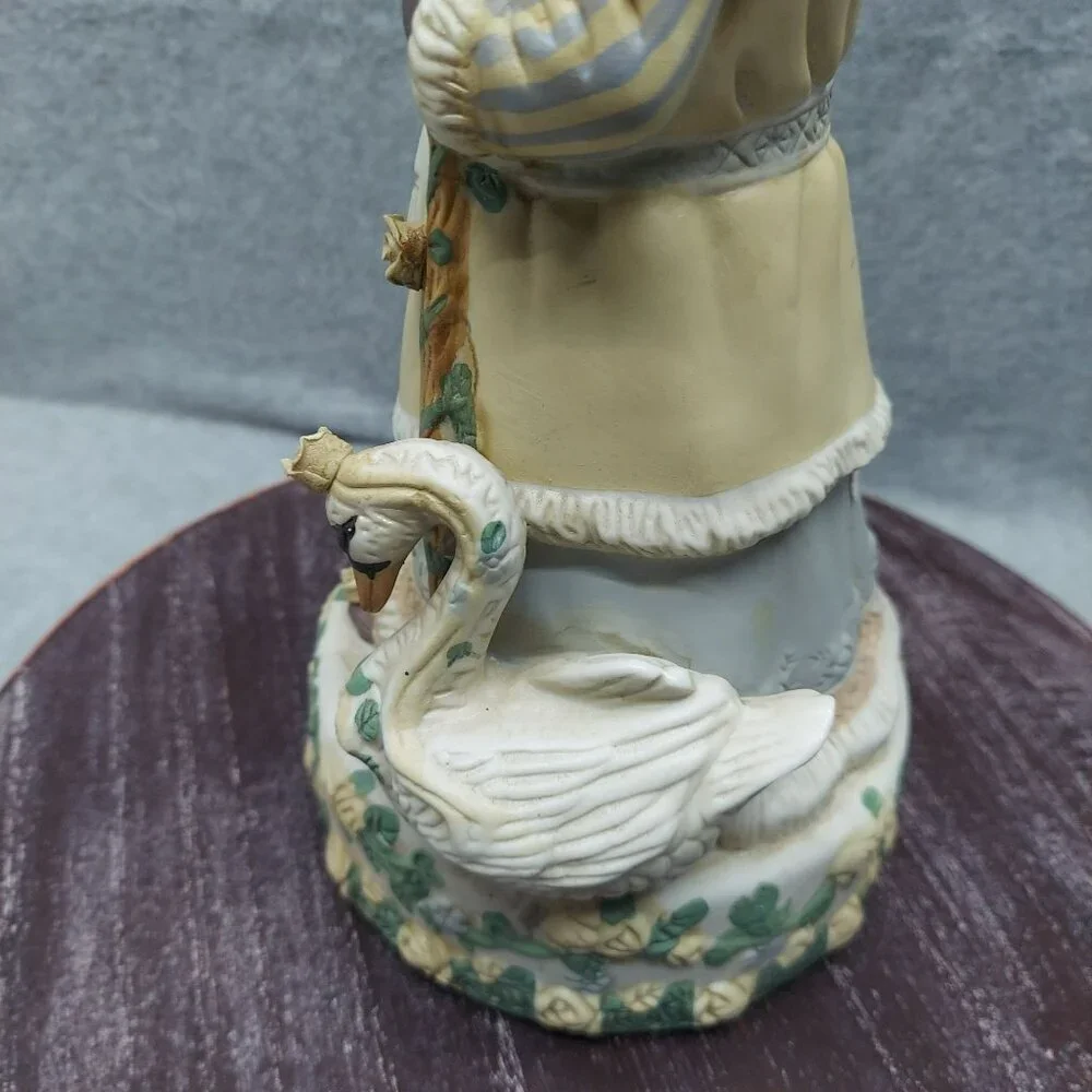 Old World Santa Claus Collectible Porcelain Figurine With Intricate Floral Detai